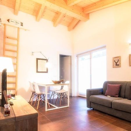 Апартаменти Dolomiti Di Brenta House Мадонна-ді-Кампільйо Екстер'єр фото