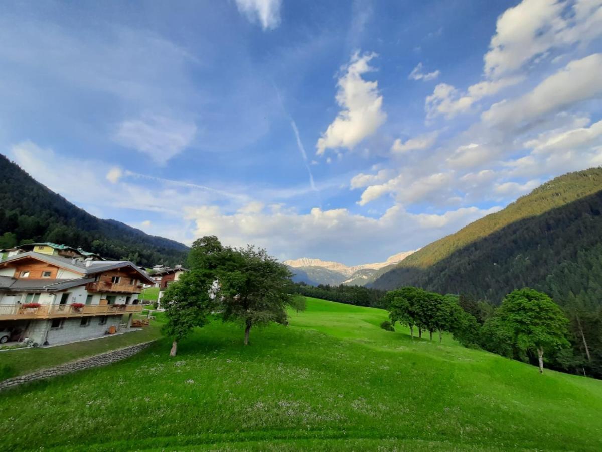 Апартаменти Dolomiti Di Brenta House Мадонна-ді-Кампільйо Екстер'єр фото